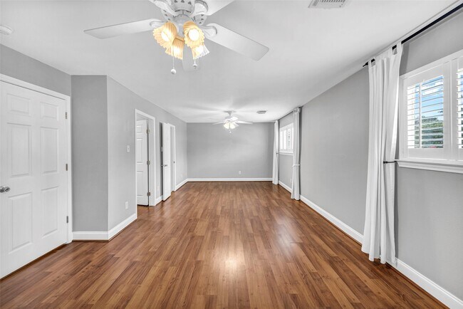 Building Photo - 1553 W Sam Houston Pkwy S