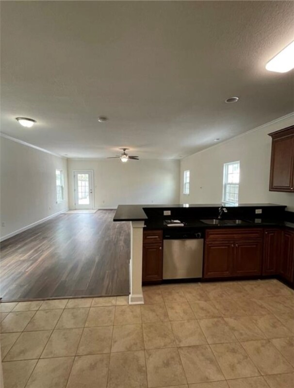 Building Photo - 205 Thalia Rd