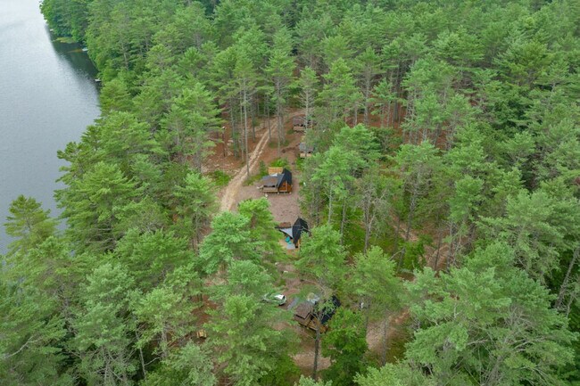 Building Photo - 154 Old County Rd