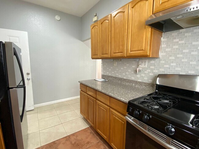 Building Photo - Studio Apartment in Downtown Stockton
