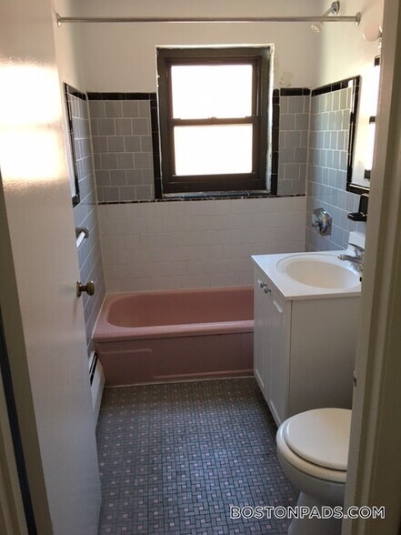 Building Photo - 40 Harvard St