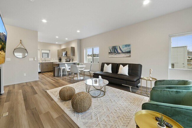 Building Photo - 910 21st St