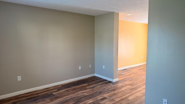 Building Photo - 266 Bradford Square