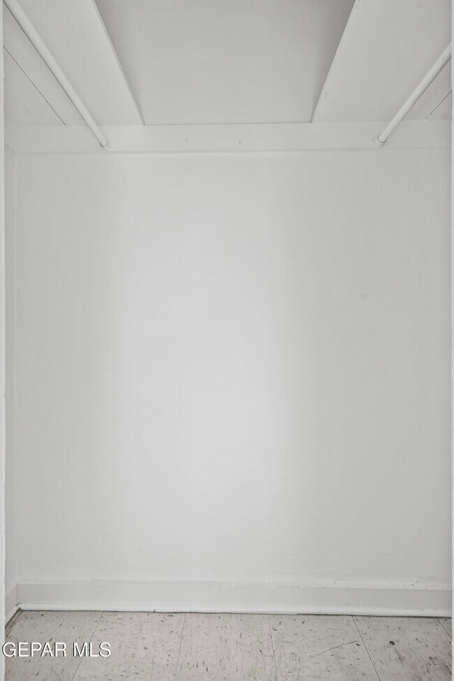 Building Photo - 3418 Frankfort Ave