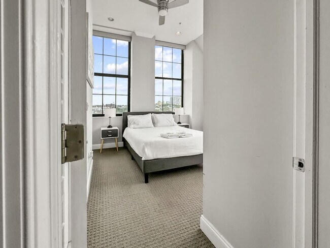 Building Photo - 1421 N 5th St