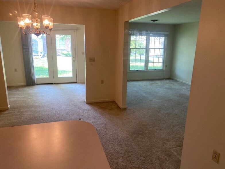 Living and Sun Room - 62 Sanibel Ln