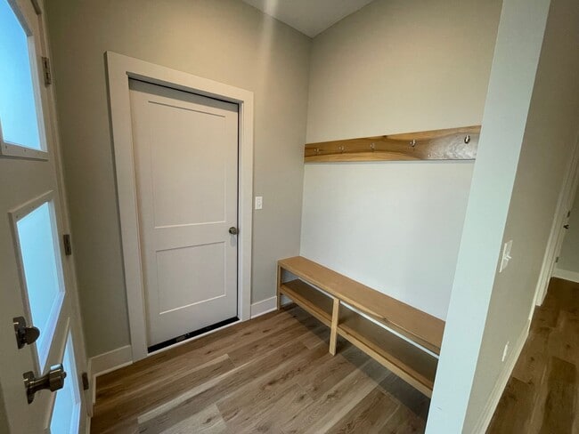 Building Photo - 1823/25 Hickory Creek