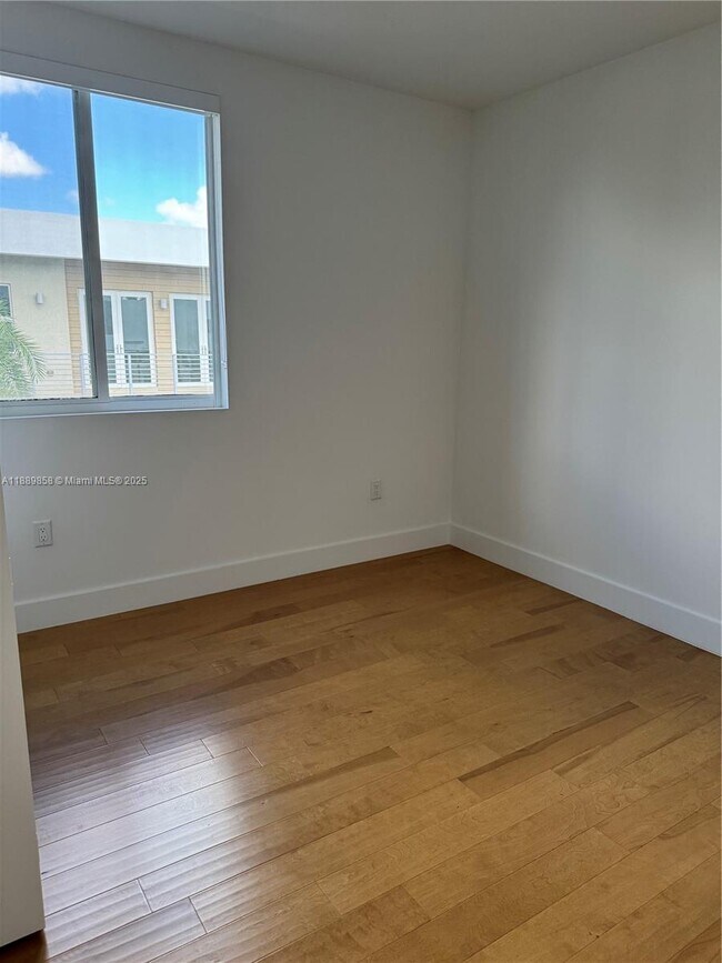 Building Photo - 7547 NW 98th Ave