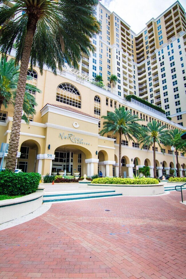 Building Photo - 511 SE 5 Ave