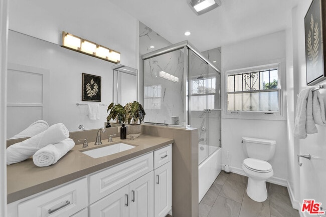 Building Photo - 203 S Detroit St