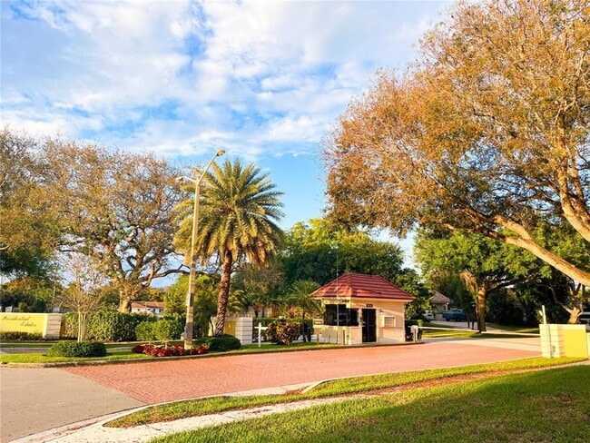 Building Photo - 3635 Whitehall Dr