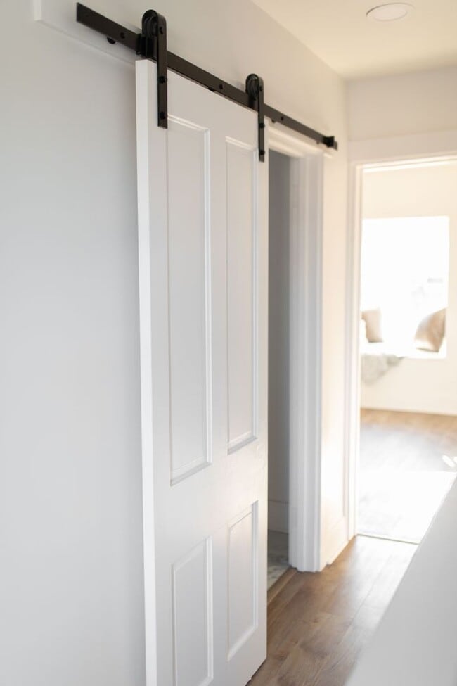 Building Photo - 617 E Chestnut St