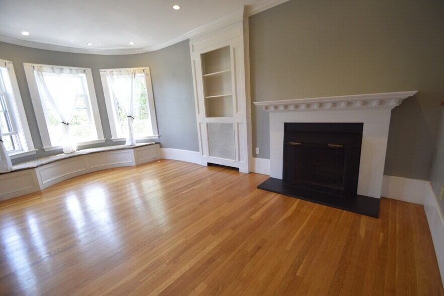 Building Photo - 1402 Beacon St