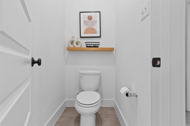 Building Photo - 905 Gray Fox Lp