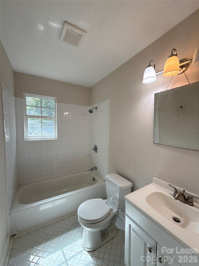 Building Photo - 926 Hollywood St