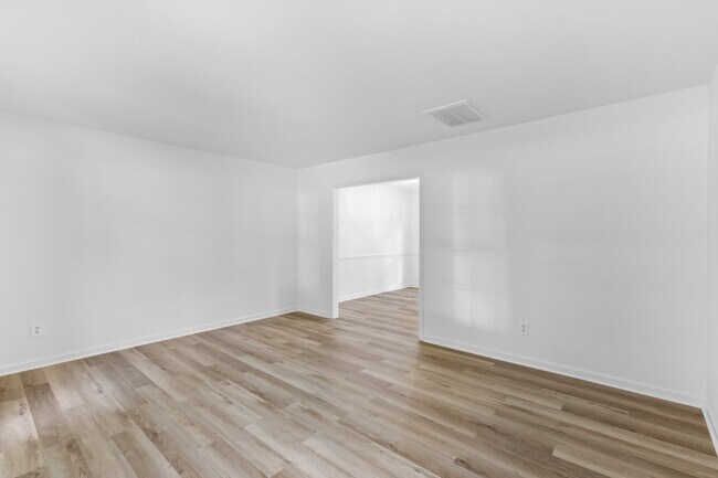 Building Photo - 6649 Speight Cir
