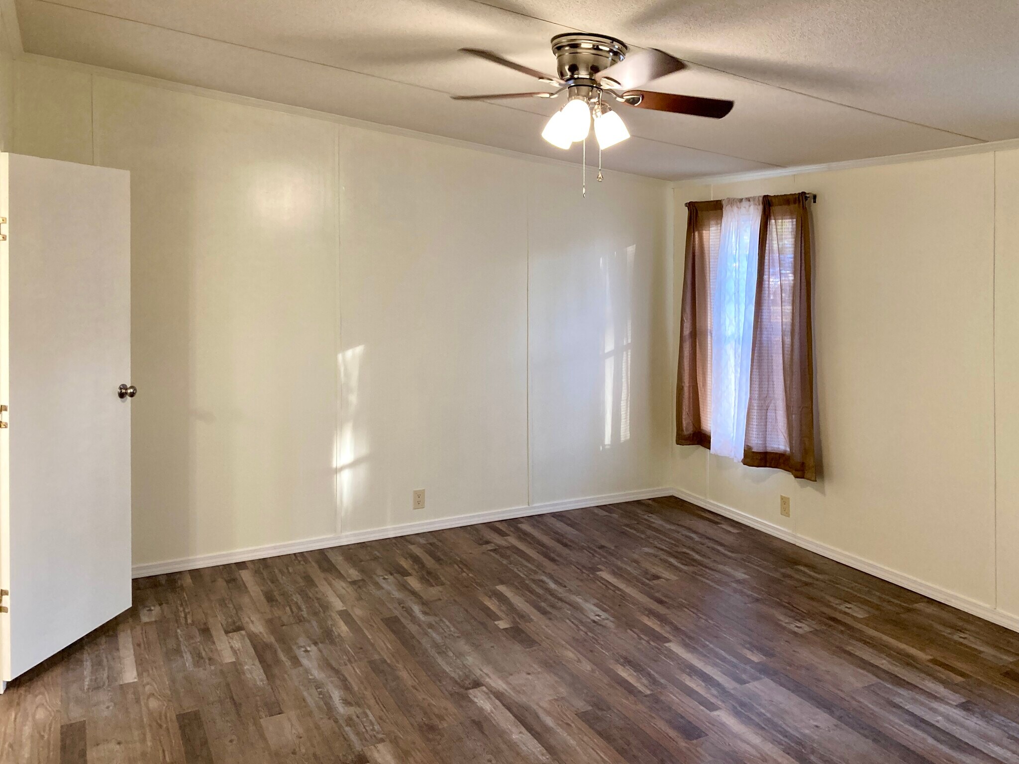 Master Bedroom - 152 Valentine Rd NE