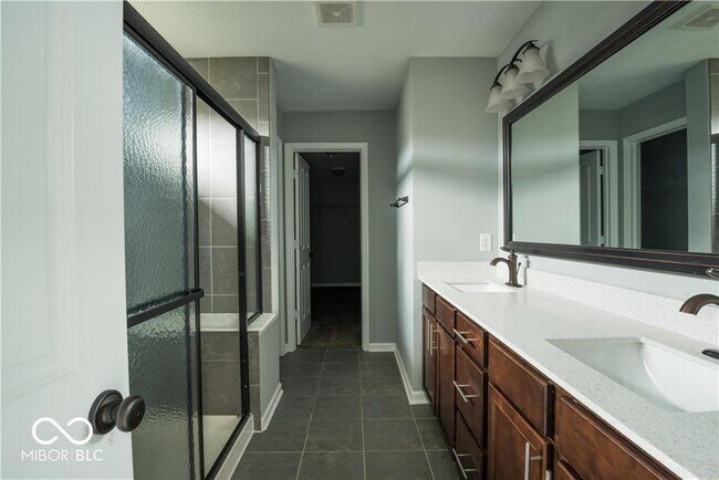 Building Photo - 15665 Eastpark Dr