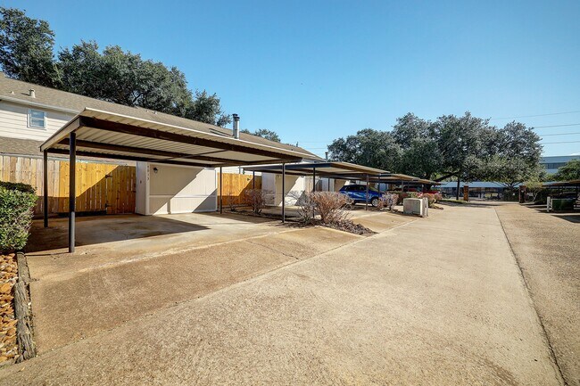 Building Photo - 7913 Ellinger Ln