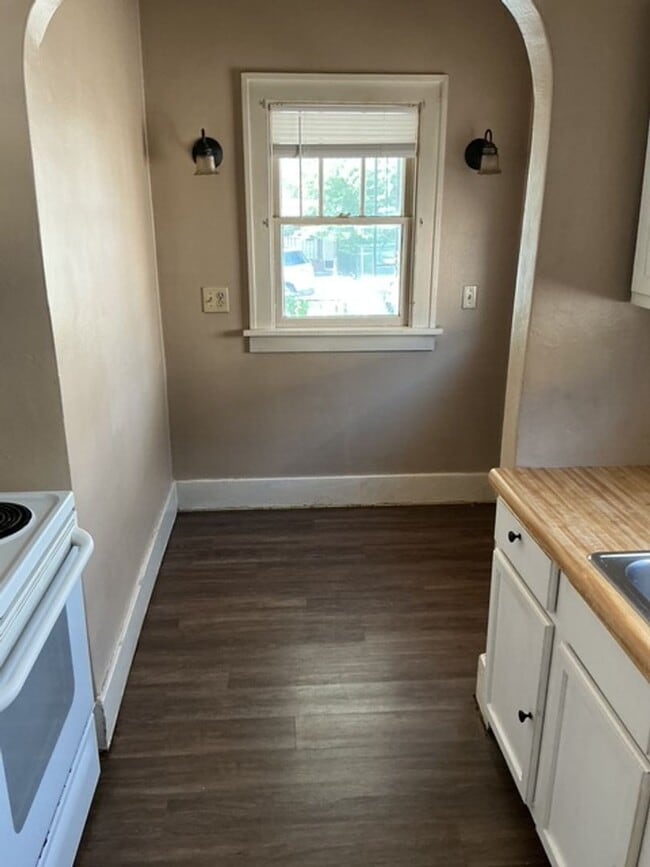 Building Photo - 3 Bedroom / 1 Bathroom House in Peoria