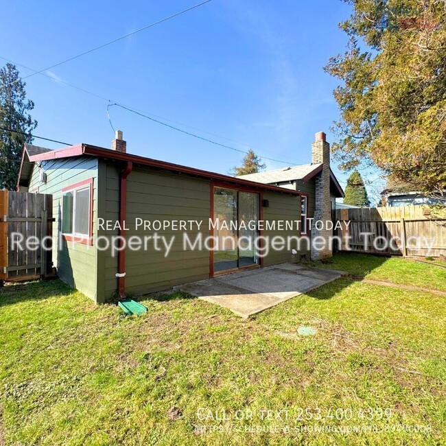 Building Photo - Cozy Home In Downtown Puyallup!