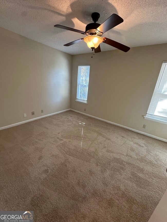 Building Photo - 205 Woodlawn Dr