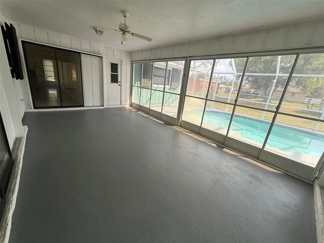 Building Photo - 1001 S Wapello St