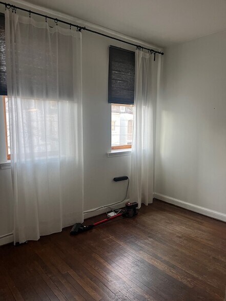 Bedroom - southern exposure - 1818 S St NW