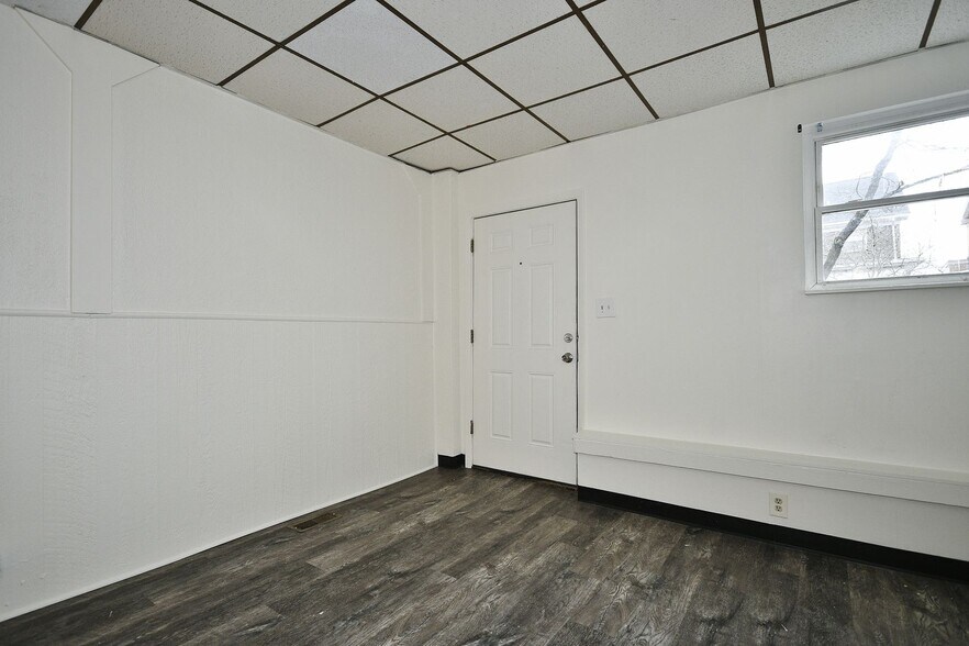 Building Photo - 2040 Brownsville Rd