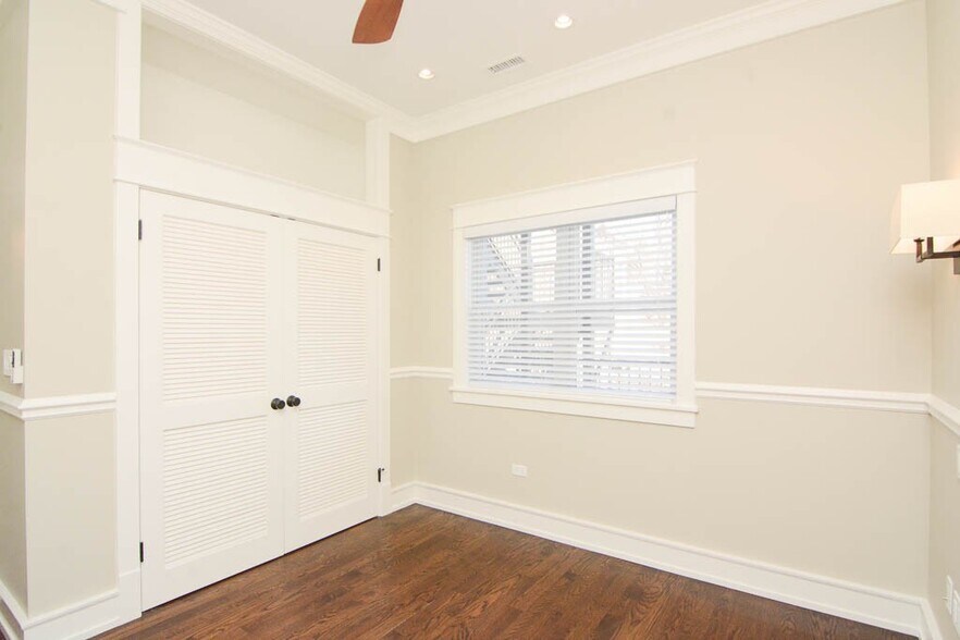 Building Photo - 3442 N Hoyne Ave