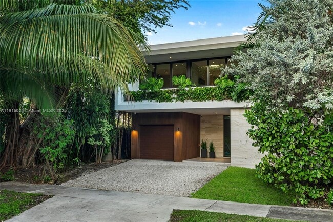 Building Photo - 77 SW 18th Terrace