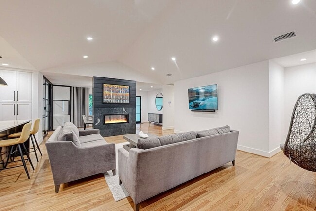 Building Photo - 4423 Springside Ln