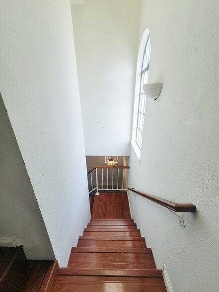 Building Photo - 1836 E Huntington Dr