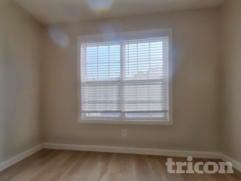 Building Photo - 224 Stone Creek Dr