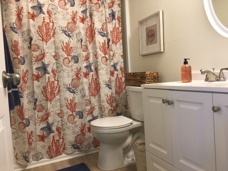 Lower level bath - 438 Ocean Pky