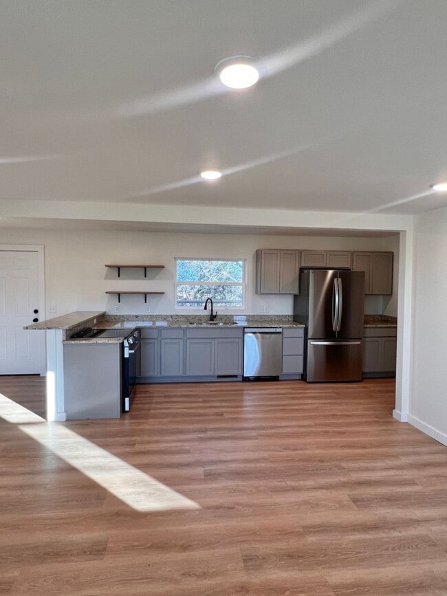 Building Photo - Newly Renovated Modern Cottage in Sevierville, TN — 2 Bed, 2 Bath, Open-Concept Living