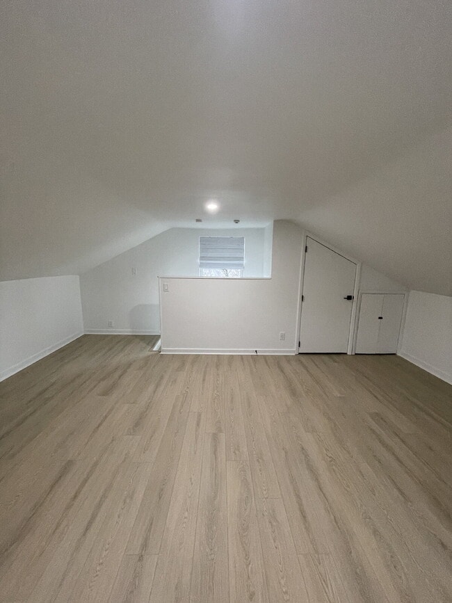 Building Photo - 107 Shoup St