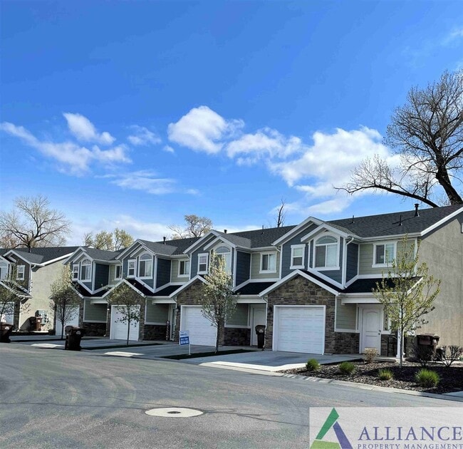 Building Photo - 3 Bed 2.5 Bath Townhome for Rent in West Haven | Modern Living + HOA Amenities
