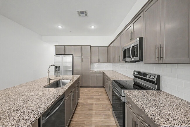 Building Photo - 8232 E University Dr