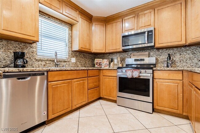 Building Photo - 2419 E Vegas Valley Dr