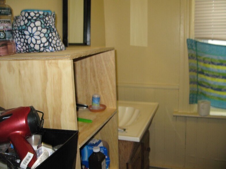 Building Photo - 195 Lippitt St