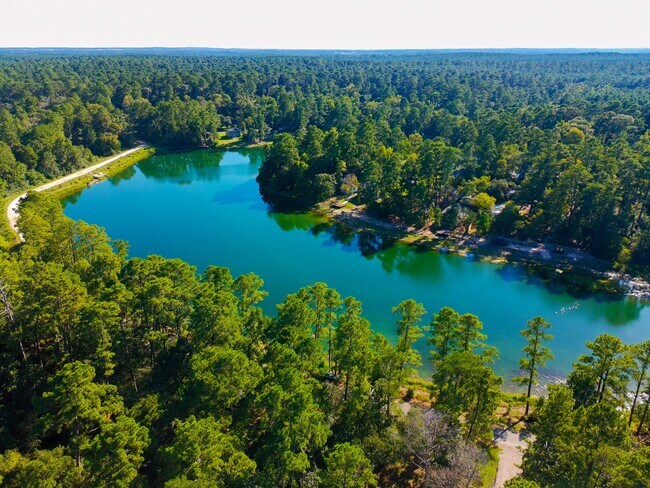 Building Photo - 15629 Holly Dr