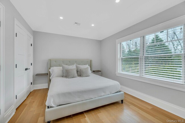 Building Photo - 165 Marine Pl