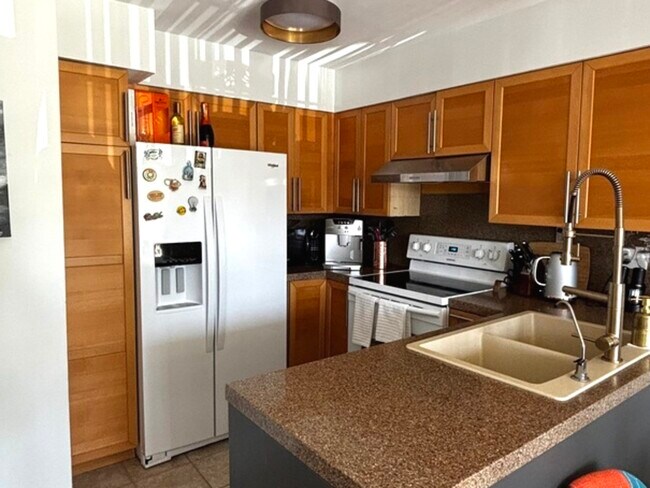 Building Photo - 353 S Whispering Hills Dr