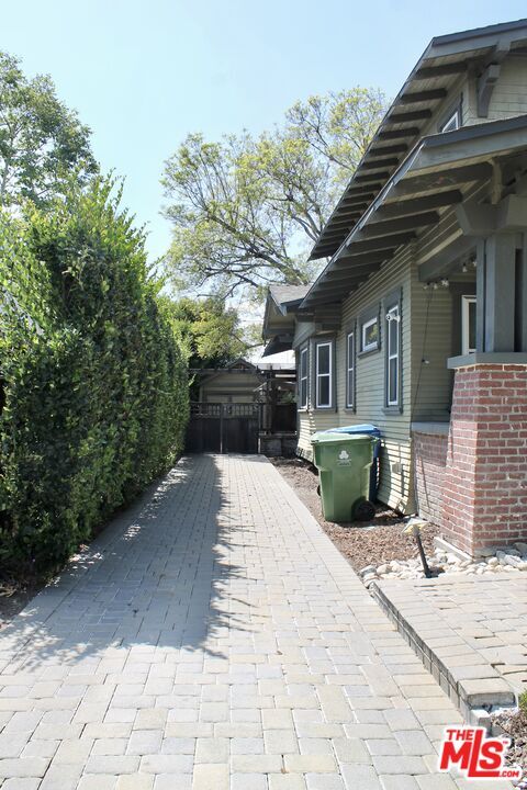 Building Photo - 613 N Lucerne Blvd