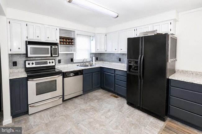 Building Photo - 427 Dogwood Dr