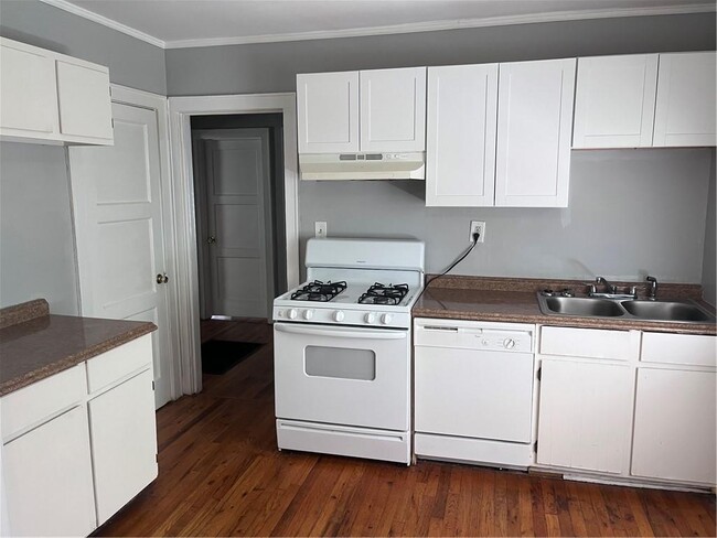 Building Photo - 2144 Mulberry St