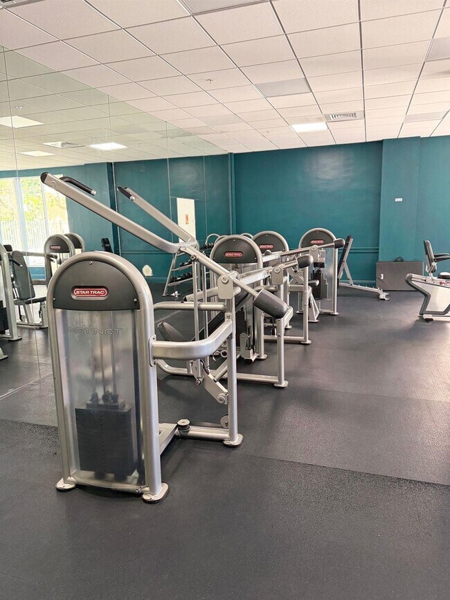 Building Photo - 4001 S Ocean Dr