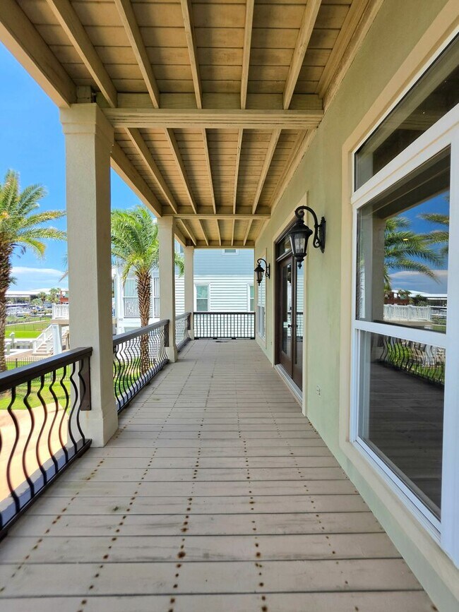 Building Photo - Waterfront 4/2 in Terry Cove with pool and boat dock