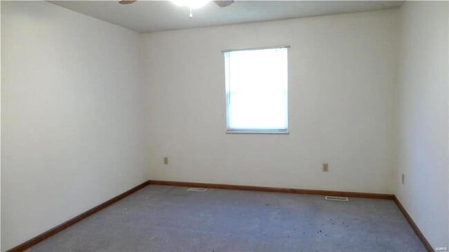 Building Photo - 105 Twin Oaks Dr